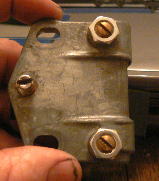 upper bearing adj screws.jpg